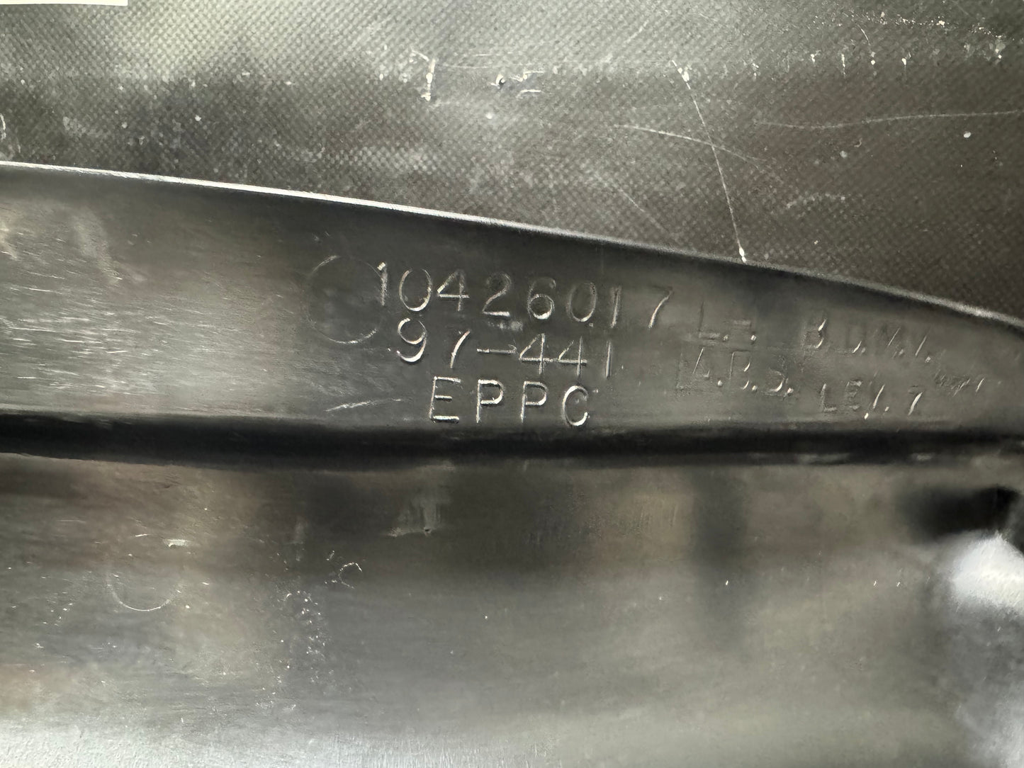 97-04 CORVETTE C5 LH B PILLAR TRIM 10426017 OEM #L467