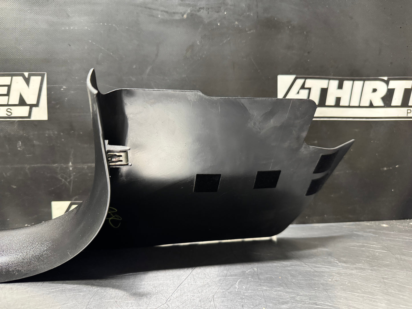 97-04 C5 CORVETTE PASSENGER SIDE DOOR SILL KICK PANEL RH BLK OEM 10247092 #L470