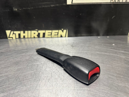 1997-2004 CORVETTE C5 RH PASSENGER SEAT BELT BUCKLE RECEIVER BLCK OEM #N498