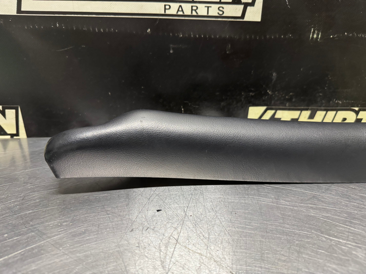 1997-2004 C5 CORVETTE LH DRIVER  FRONT A PILLAR TRIM EBONY OEM #N652