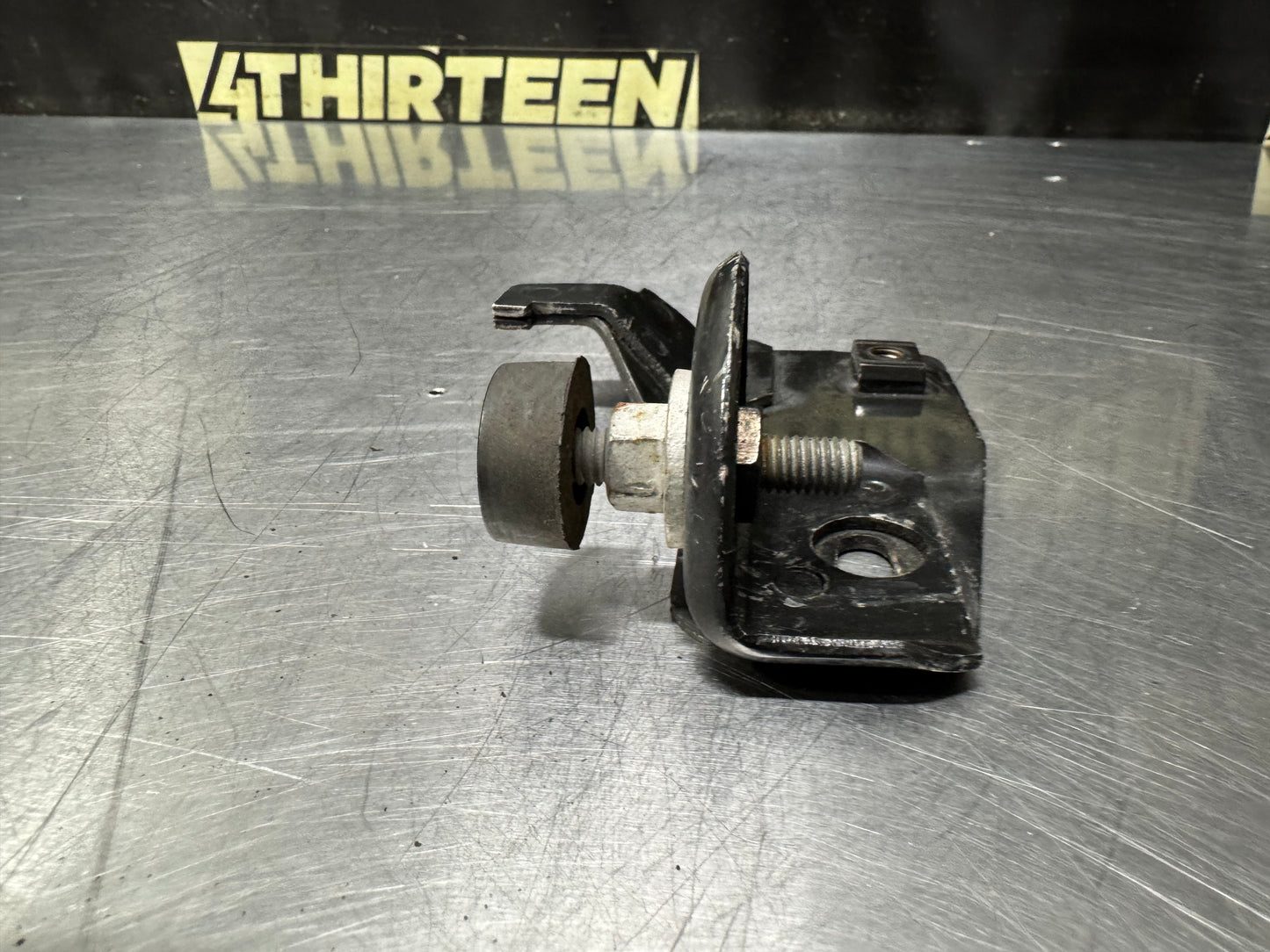 97-04 CORVETTE C5 HOOD BUMP STOP BRCKET RIGHT USED #N870