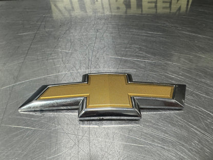 16-24 CHEVROLET CAMARO REAR EMBLEM 84003919 OEM #N940