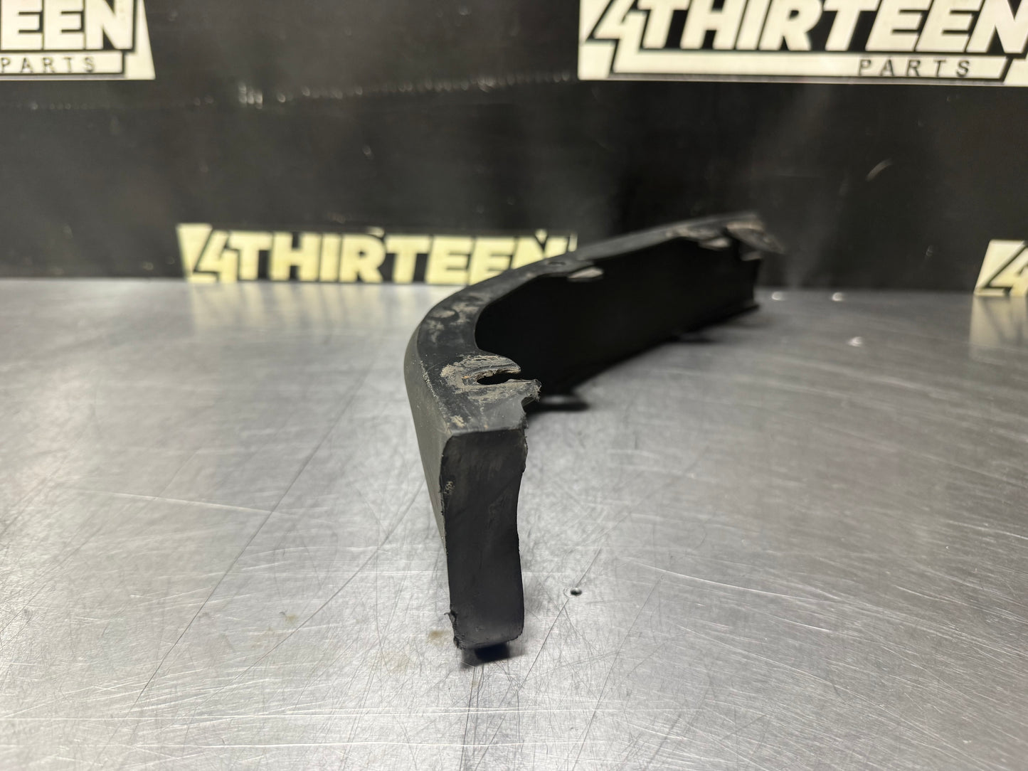 97-04 C5 CORVETTE LH FRONT BUMPER LOWER VALENCE 10269675 OEM #N391