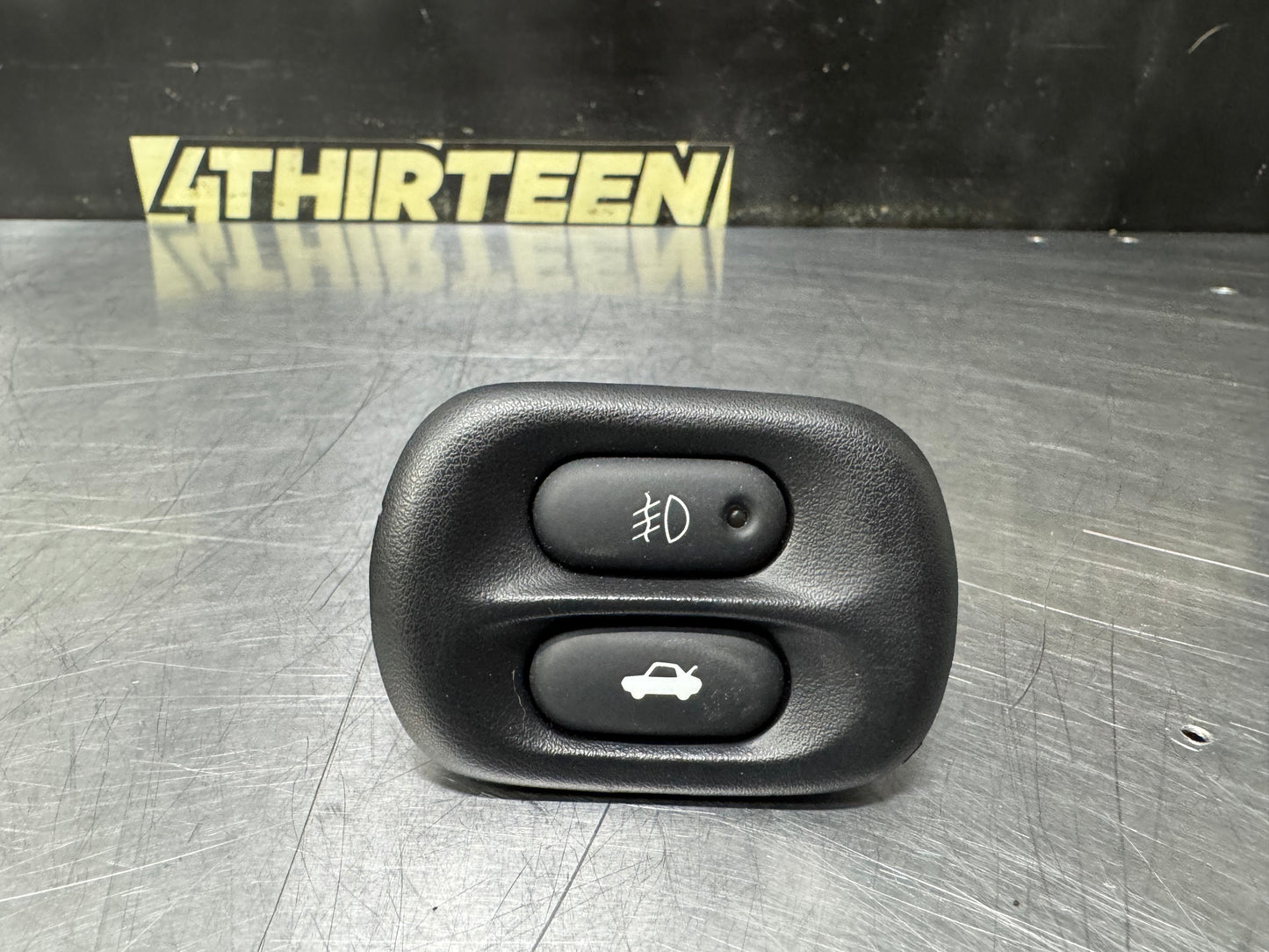 97-04 C5 CORVETTE FOG LIGHT TRUNK RELEASE BUTTON SWITCH 12135155 USED OEM #N916