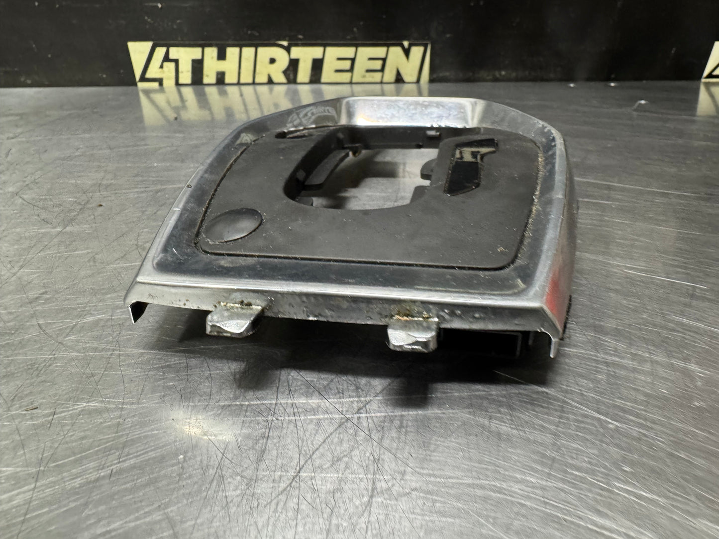 2019 CAMARO SS AUTOMATIC SHIFTER BEZEL TRIM OEM   #N752