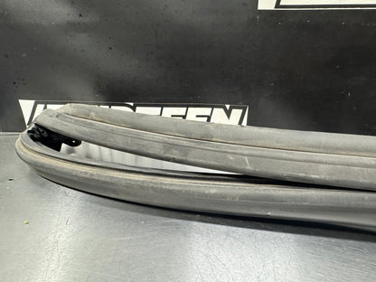 97-04 CORVETTE C5 FRONT WINDSHIELD SEAL / WEATHERSTRIPPING OEM #L472
