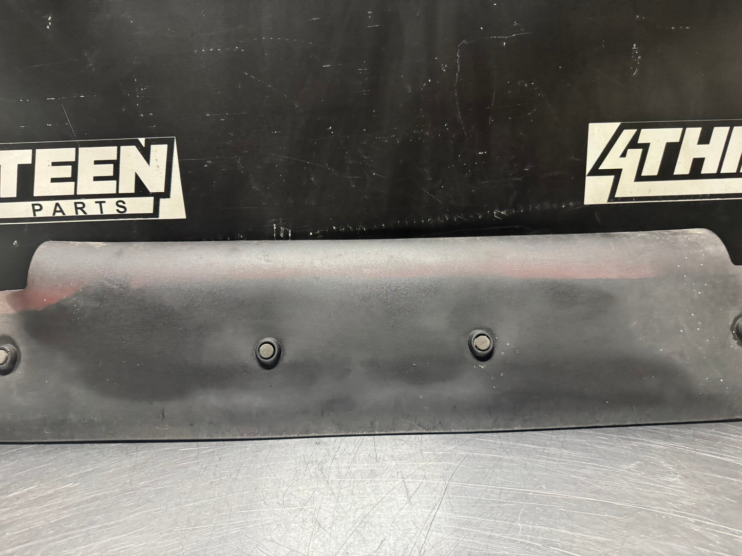 97-04 C5 CORVETTE LOWER CENTER AIR DEFLECTOR ASSEMBLY 10401458 OEM #N287