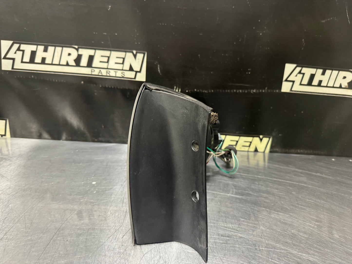 2004 PONTIAC GTO LH DRIVER REAR TAIL LIGHT #N636