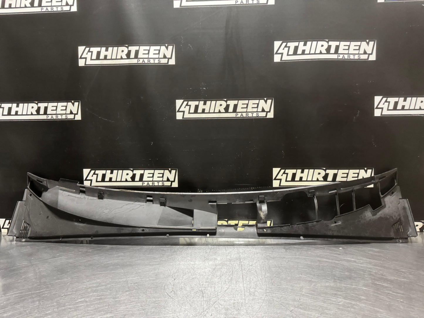 04-06 PONTIAC GTO WINDSHIELD COWL OEM 92054218 #N453