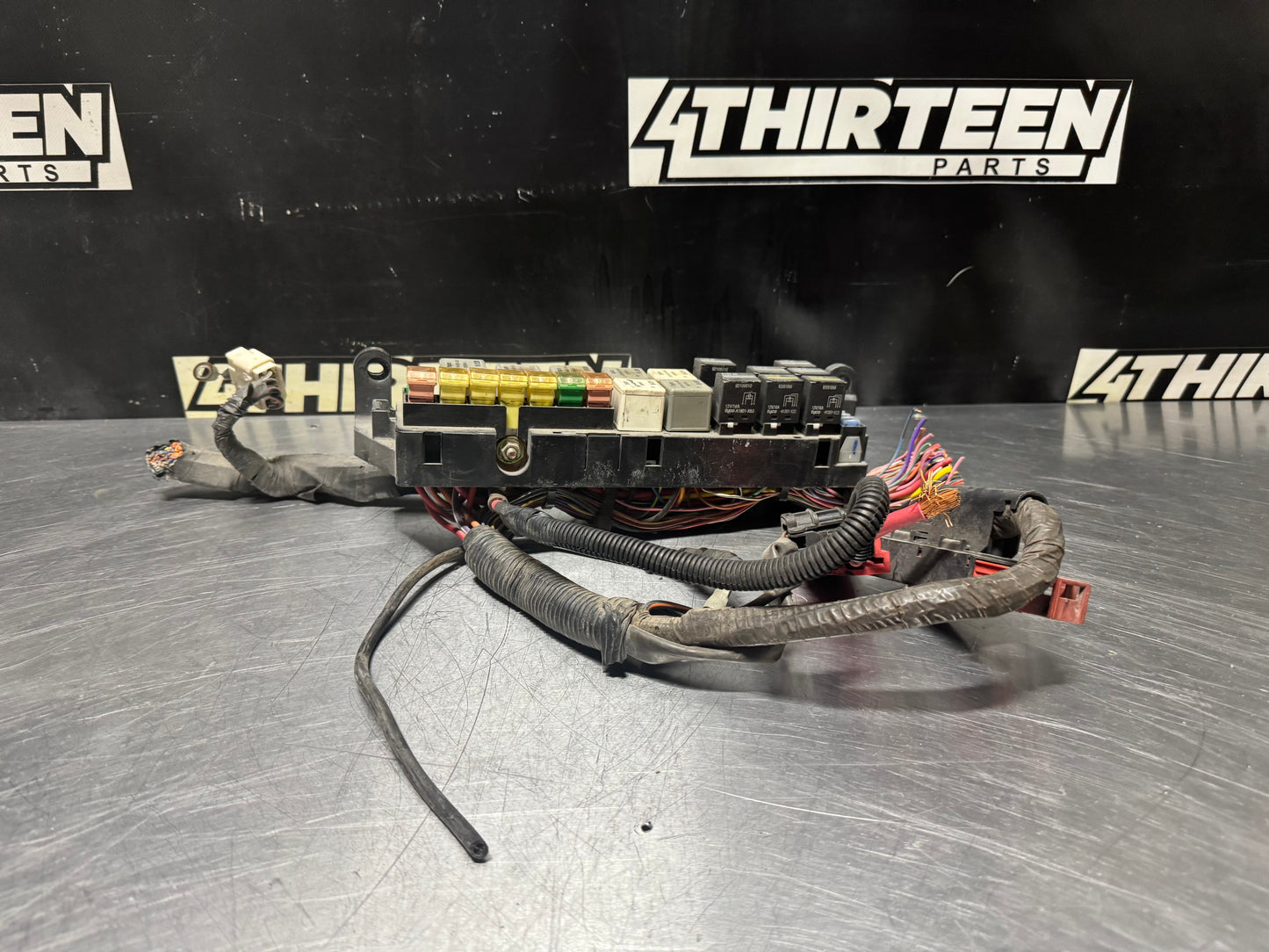 04-06 PONTIAC GTO FUSE BOX #N139