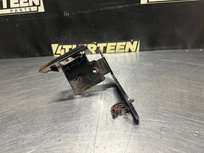 04-06 PONTIAC GTO POWER STEERING RESERVOIR BRACKET OEM #N482