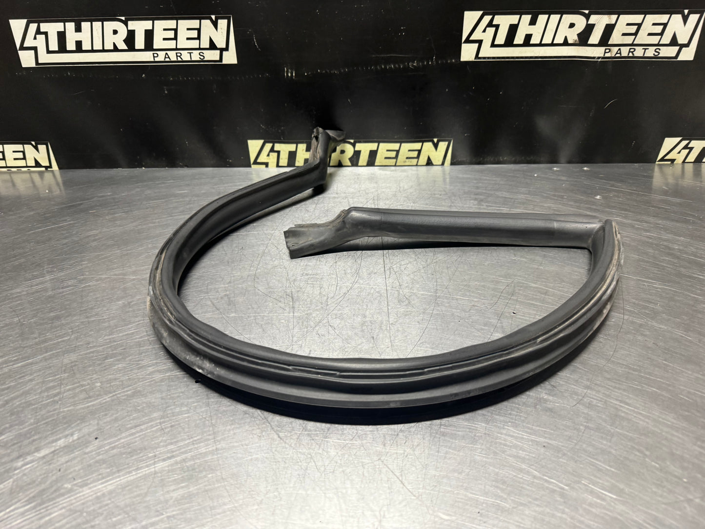 01-04 C5 Z06 FRC CORVETTE RH PASSENGER DOOR SEAL OEM #N553
