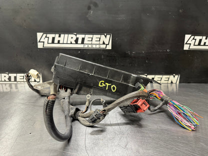 04-06 PONTIAC GTO FUSE BOX WITH LID #L423