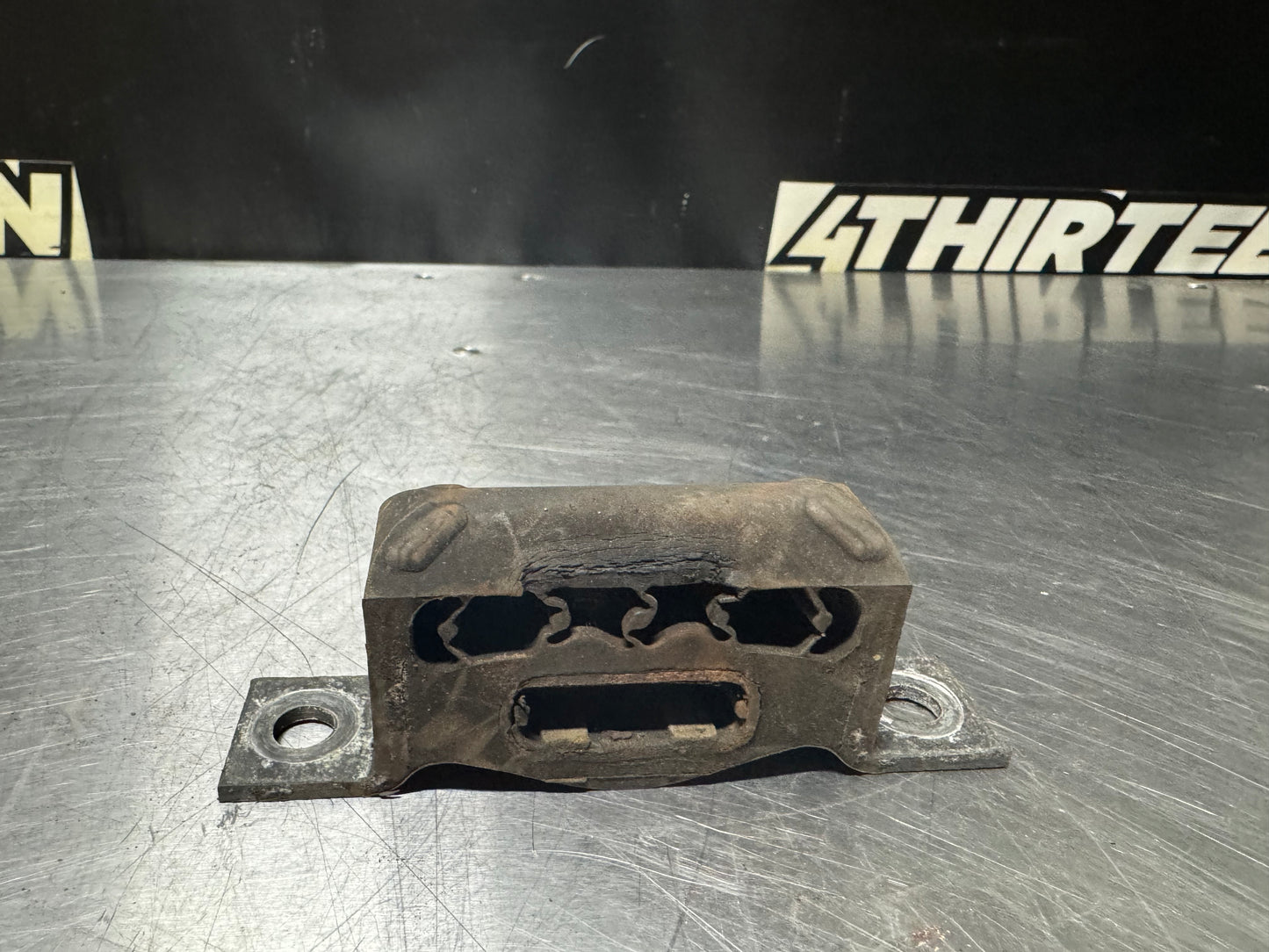 1997-2004 C5 CORVETTE REAR RUBBER EXHAUST HANGER #N122