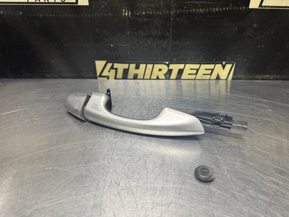 2015 FORD MUSTANG GT RH PASSENGER SIDE EXTERIOR DOOR HANDLE SILVER OEM #V19