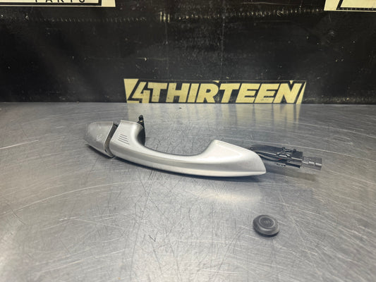 2015 FORD MUSTANG GT RH PASSENGER SIDE EXTERIOR DOOR HANDLE SILVER OEM #V19