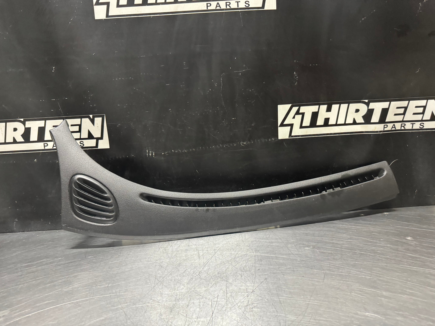 04-06 PONTIAC GTO LH DASH COWL TRIM OEM 92105077 #N309
