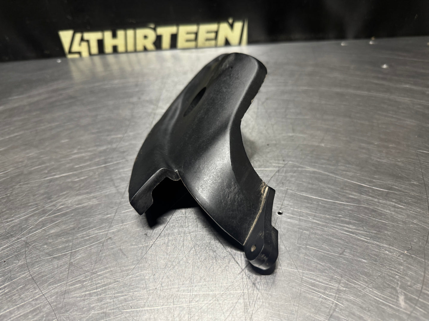 97-04 C5 CORVETTE RH PASSENGER SIDE FOG LIGHT MOUNTING BRACKET 10269680 OEM N511