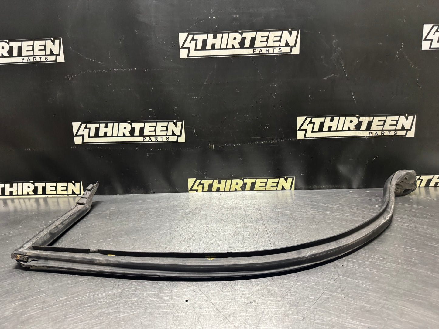 01-04 C5 Z06 FRC CORVETTE RH PASSENGER DOOR SEAL OEM #N553