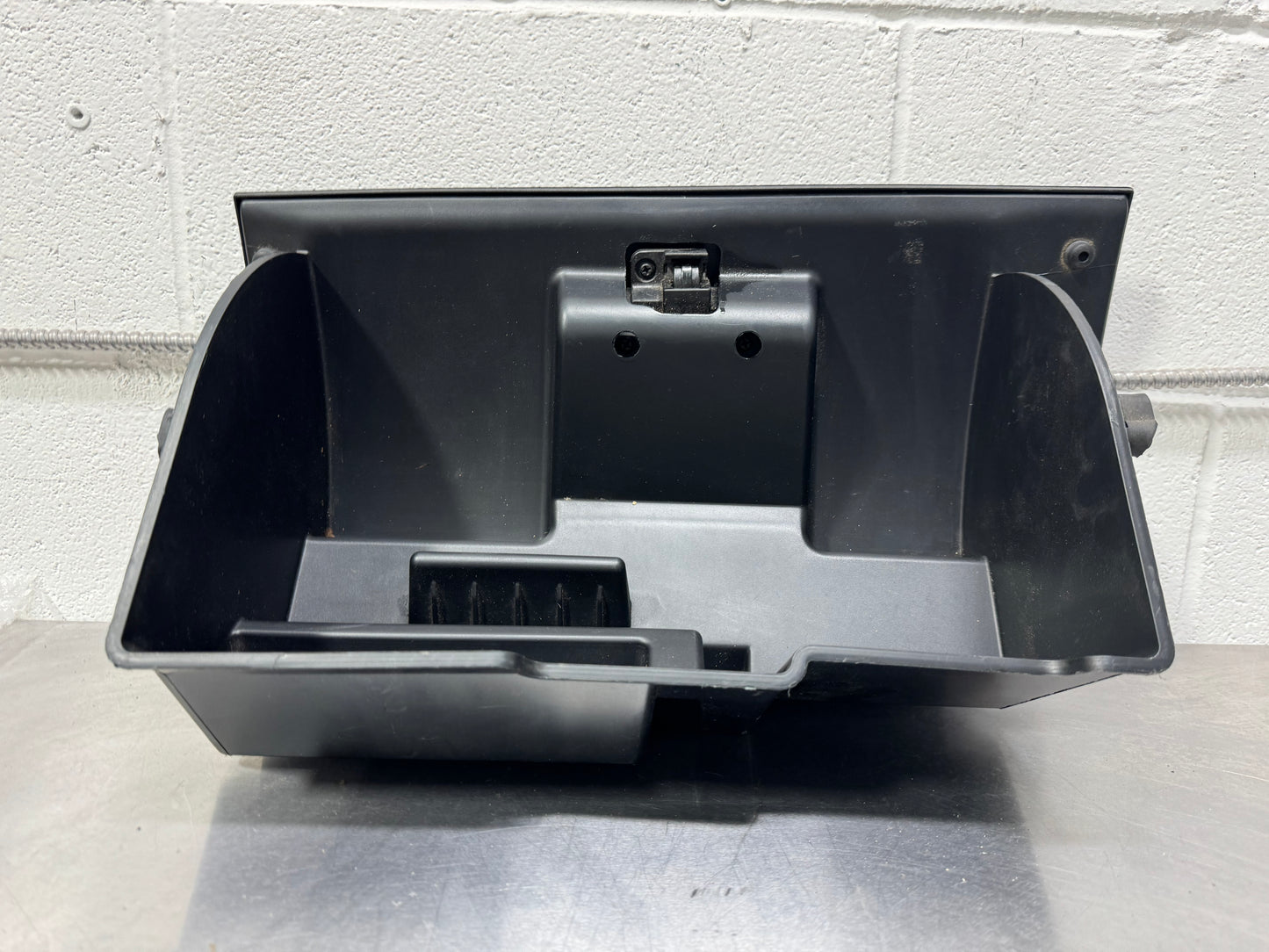 2010 - 2014 FORD MUSTANG COMPARTMENT STORAGE GLOVE BOX 44ZG-2890 OEM #L22