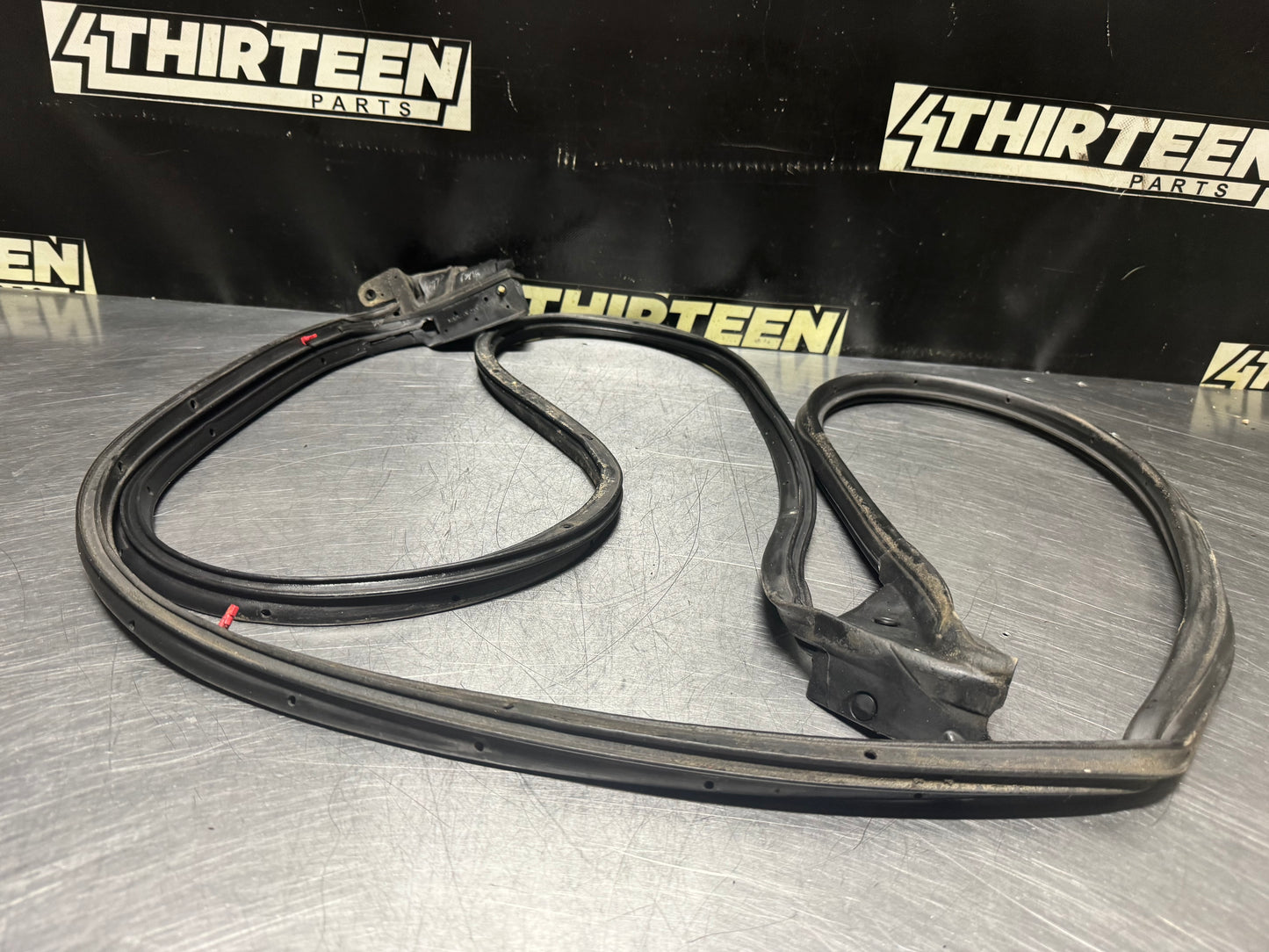 97-04 C5 CORVETTE LH DRIVER SIDE DOOR WEATHER STRIP SEAL OEM #N608