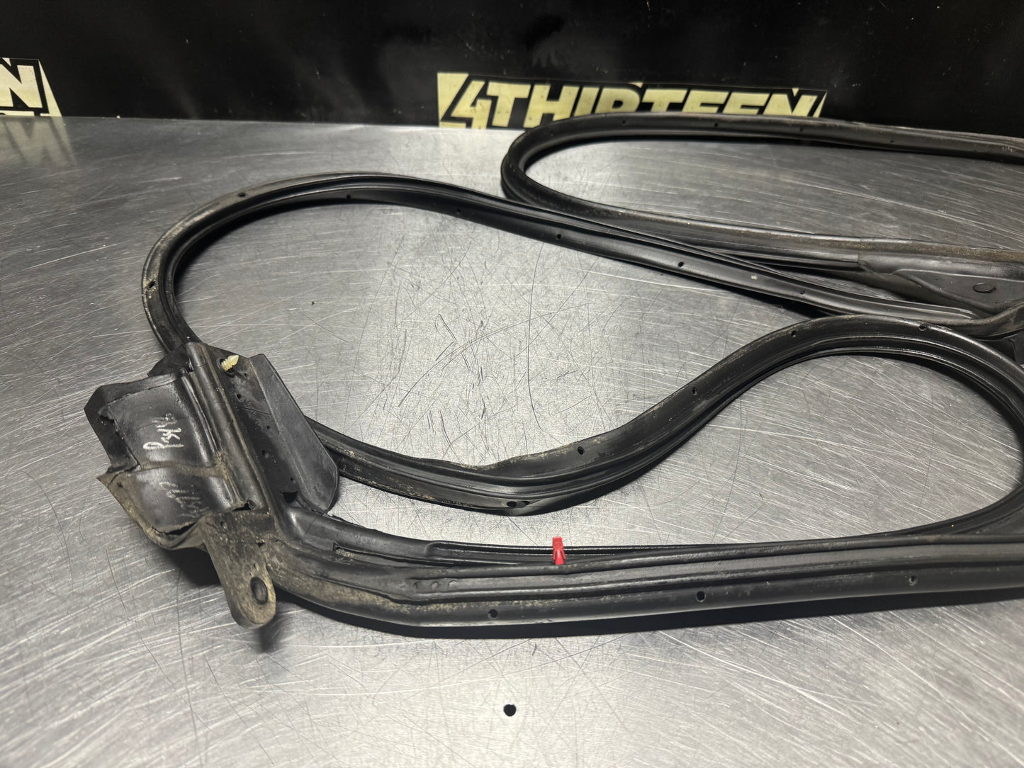 97-04 C5 CORVETTE LH DRIVER SIDE DOOR WEATHER STRIP SEAL OEM #N608