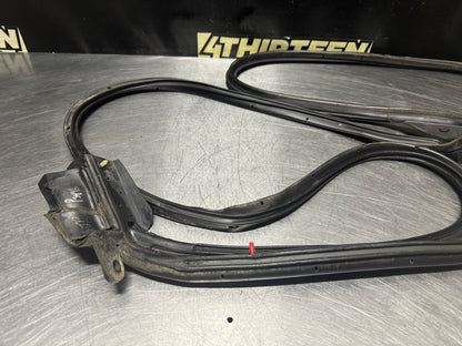 97-04 C5 CORVETTE LH DRIVER SIDE DOOR WEATHER STRIP SEAL OEM #N608