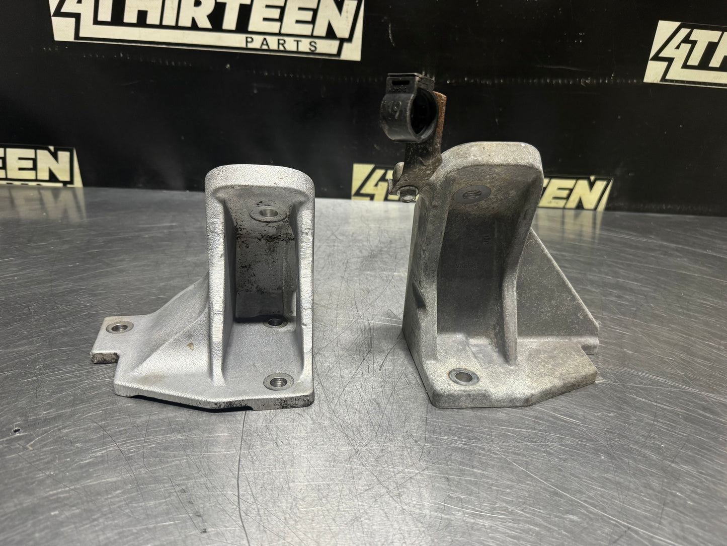 04-06 PONTIAC GTO MOTOR MOUNT BRACKETS OEM #N640