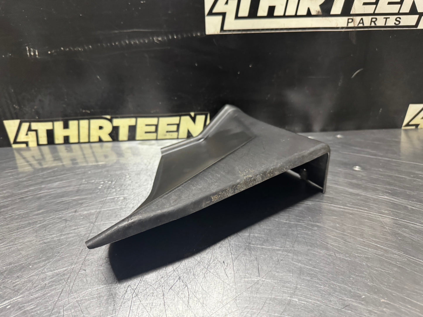 1997-2004 C5 CORVETTE FENDER INSERT RH PASSENGER SIDE RH 10289552 #N483