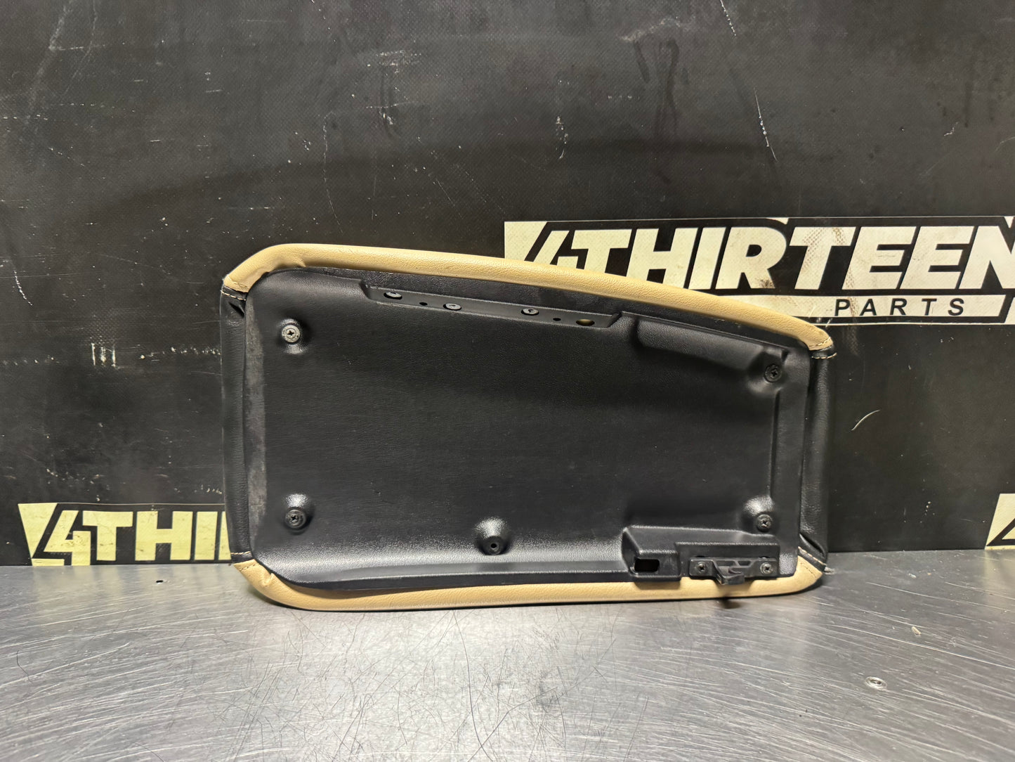 97-04 C5 CORVETTE CENTER CONSOLE LID ARMREST LEATHER COVER OEM #N521