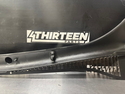 97-04 C5 CORVETTE WINDSHIELD WIPER COWL 10446063 OEM #N59