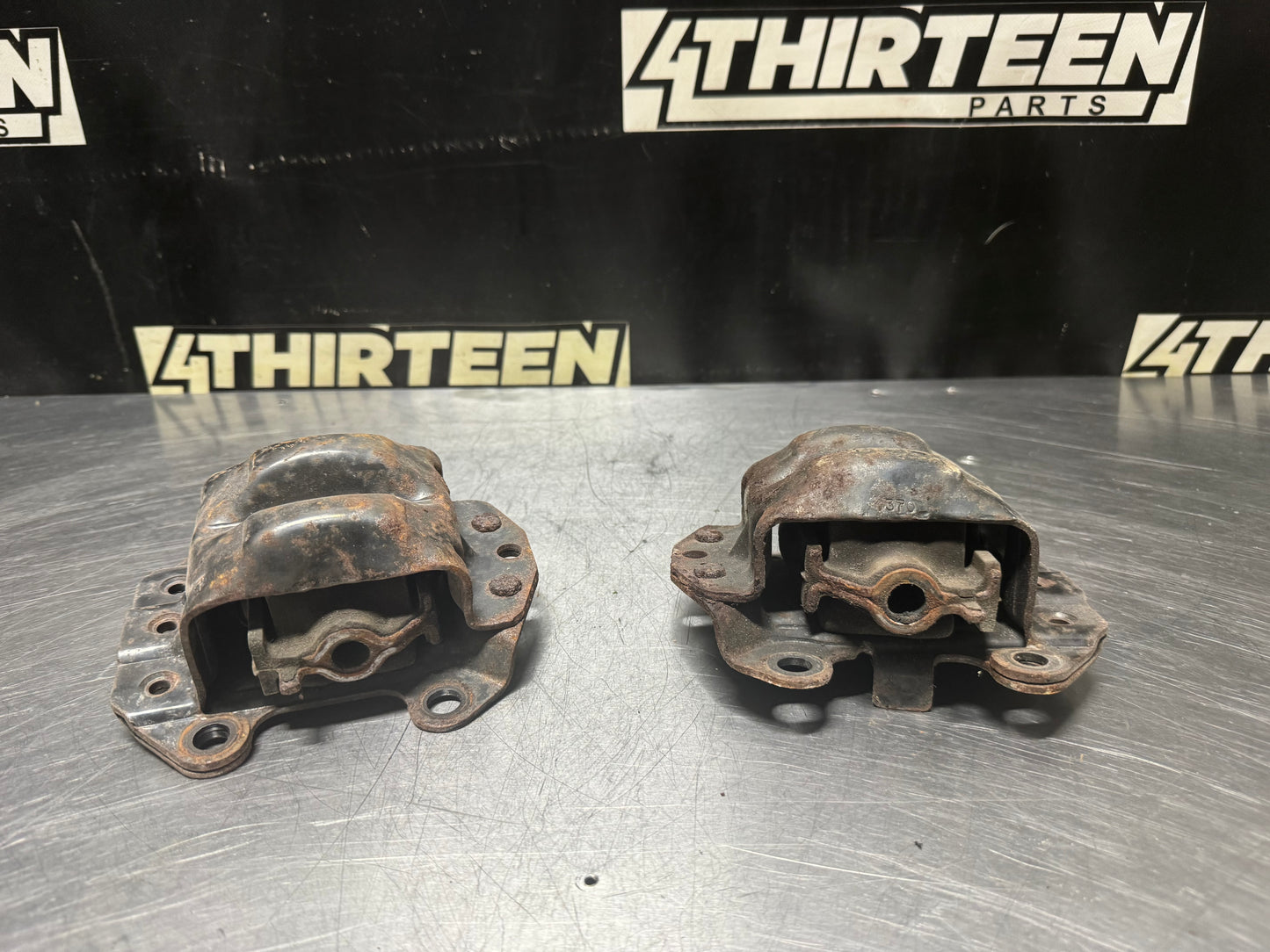 98-02 CHEVROLET CAMARO LS1 MOTOR MOUNT CORE PAIR OEM #N314