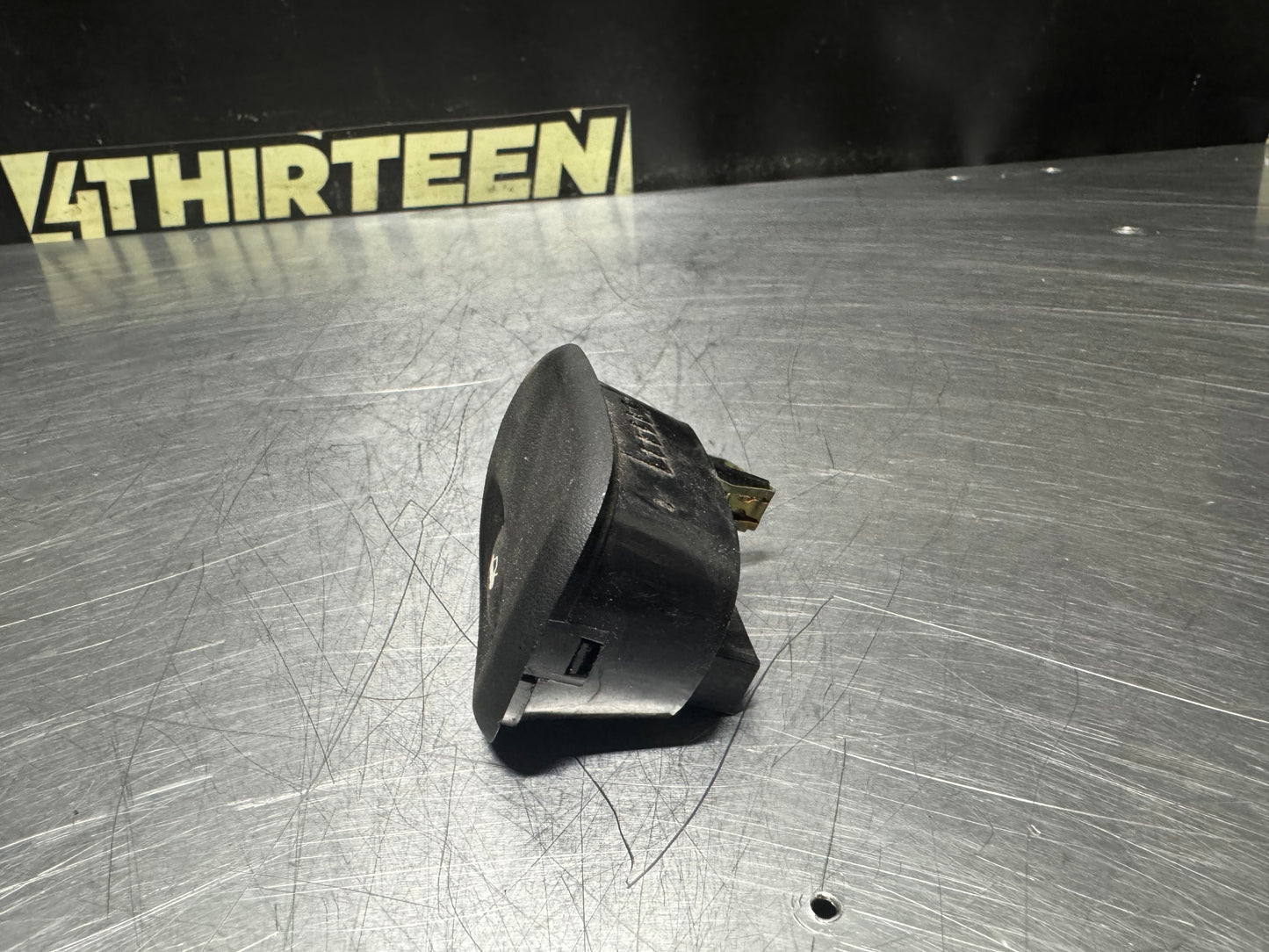 1997-2004 C5 CORVETTE HATCH RELEASE BUTTON 12135157 OEM #N533