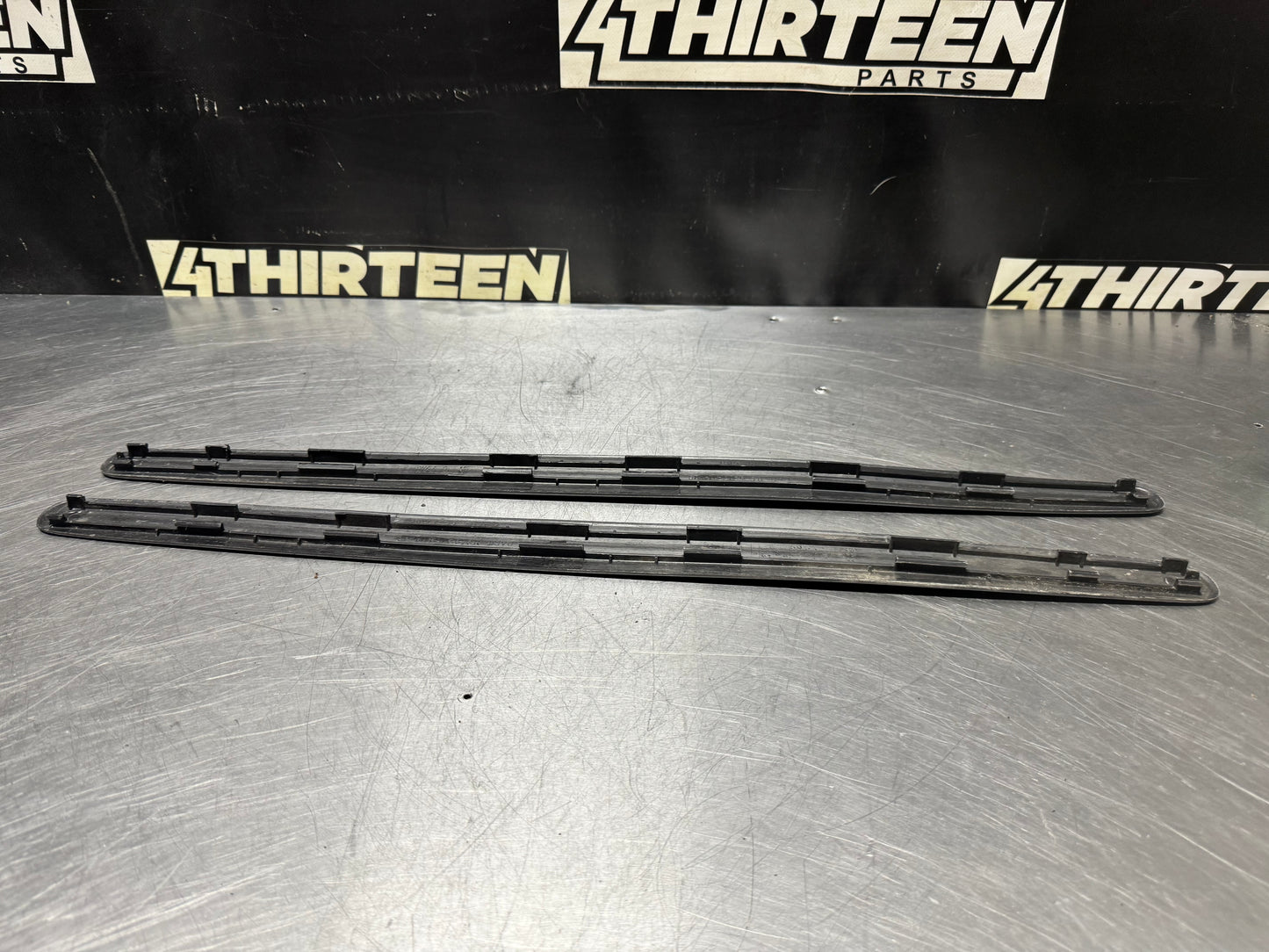 04-06 PONTIAC GTO SCUFF PLATE SILL TRIM SET OEM #N322