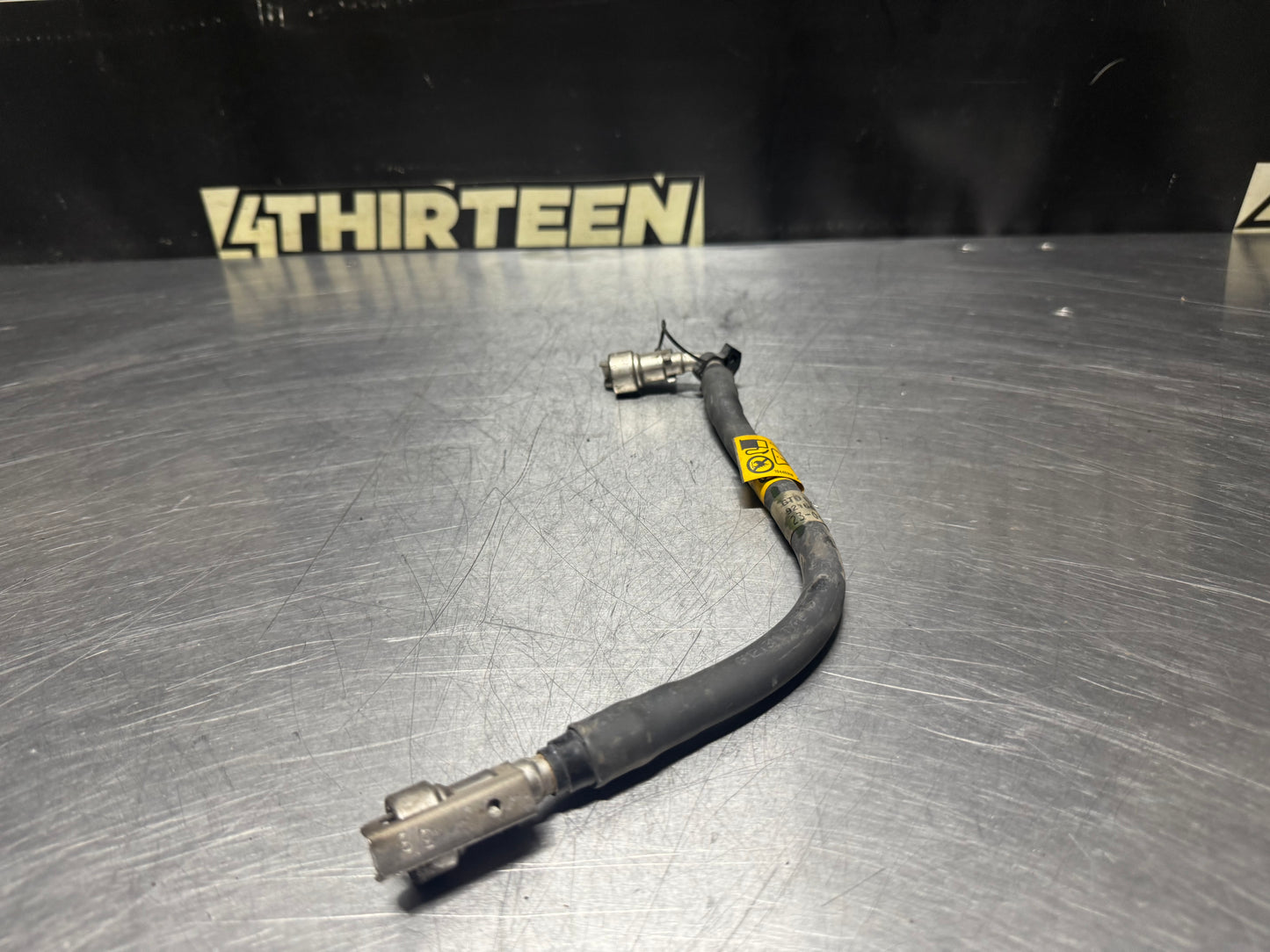 04 - 06 PONTIAC GTO FUEL RAIL INTAKE HOSE 92164421 OEM #N386