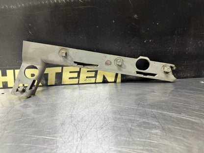 04-06 PONTIAC GTO FRONT LH LEFT FRONT BUMPER GUIDE BRACKET 92177408 OEM #N897