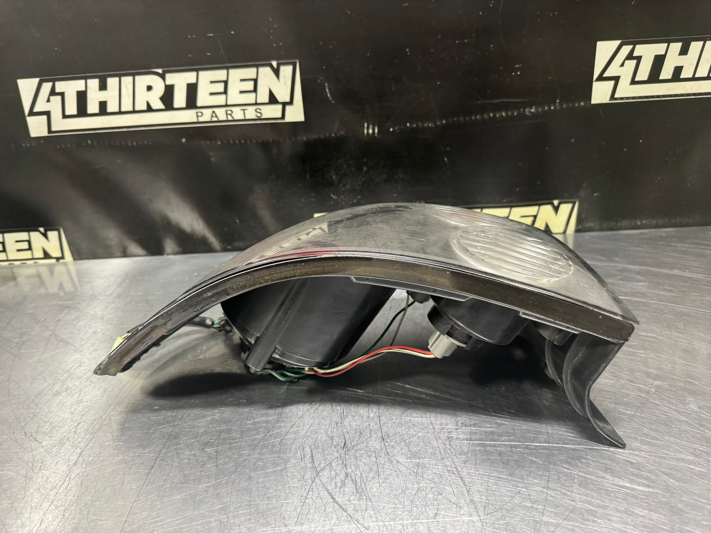 2004 PONTIAC GTO LH DRIVER REAR TAIL LIGHT #N636