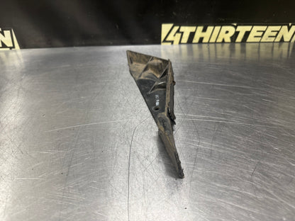 97-04 C5 CORVETTE RH PASSENGER SIDE EXTERIOR A-PILLAR BRACKET OEM #N631