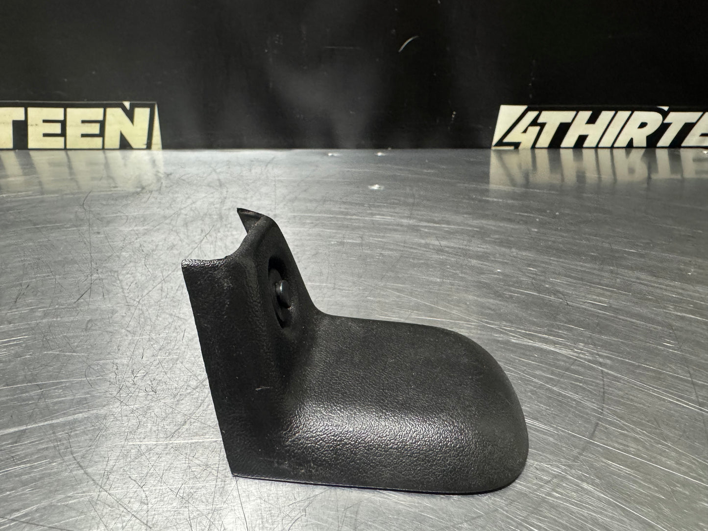 97 -04 CORVETTE C5 SEAT TRACK COVER #N228