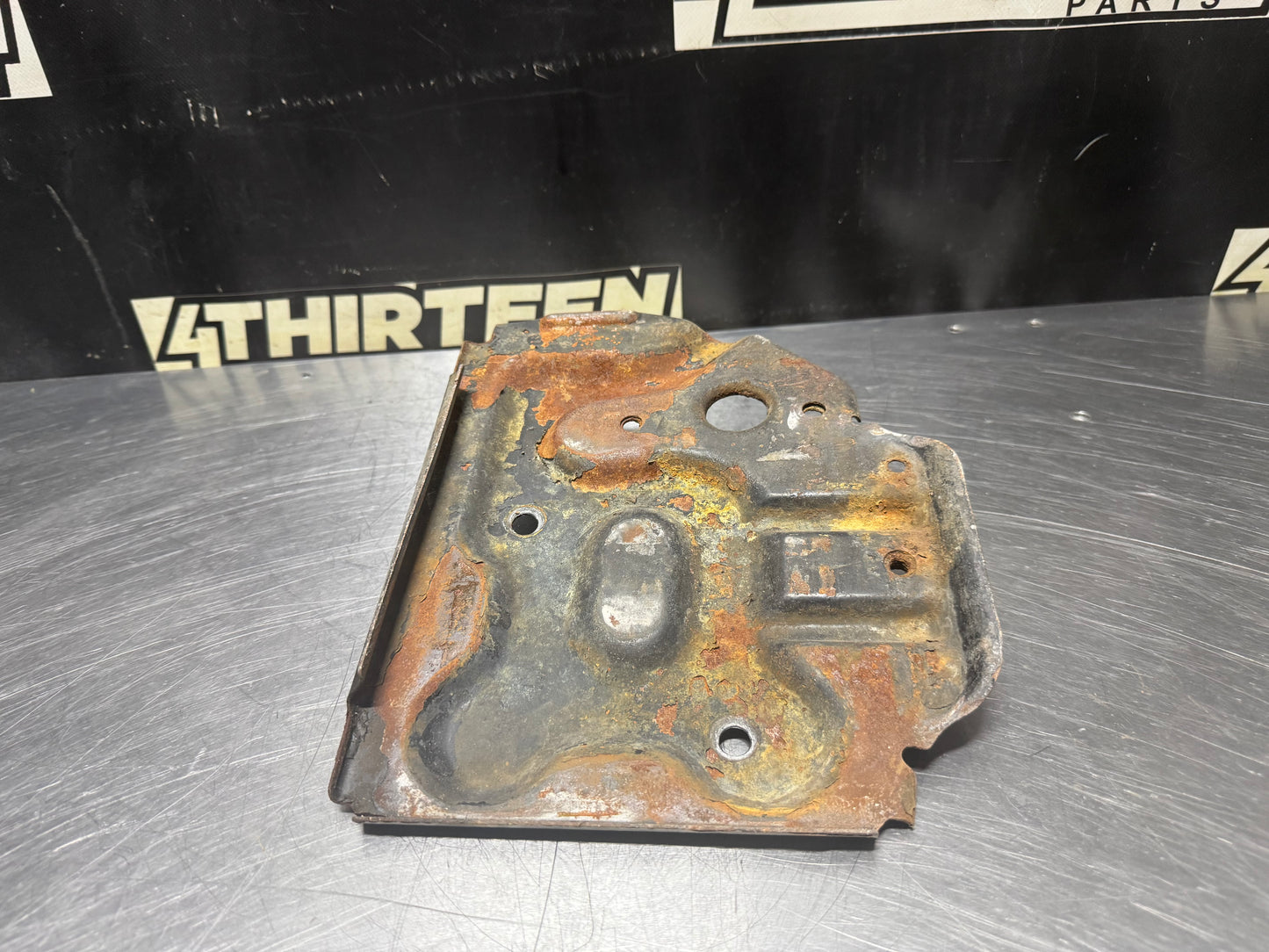 04-06 PONTIAC GTO BATTERY TRAY OEM #N317