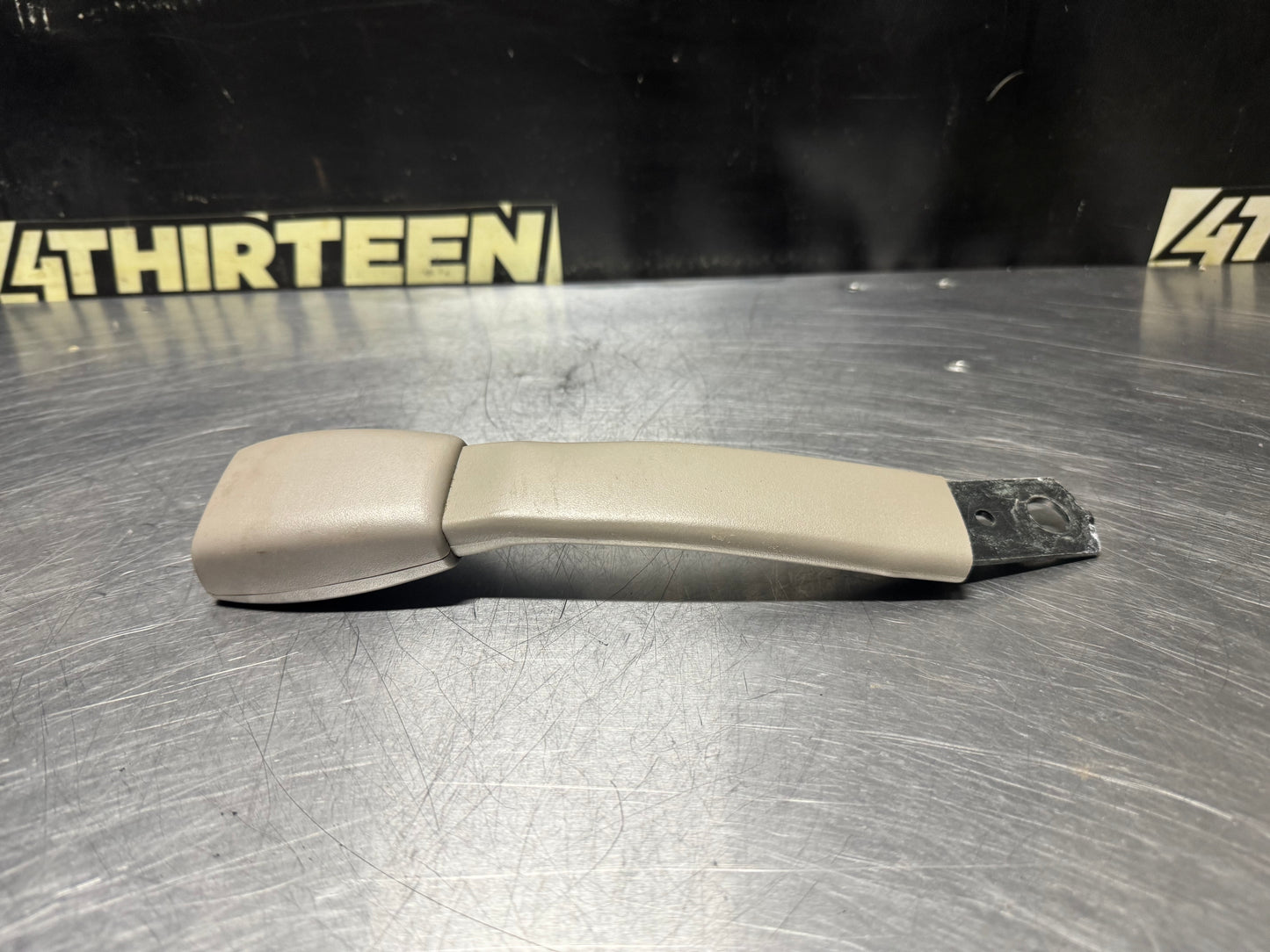 1997-2004 CORVETTE C5 RH PASSENGER SEAT BELT BUCKLE RECEIVER SHALE OEM #N496