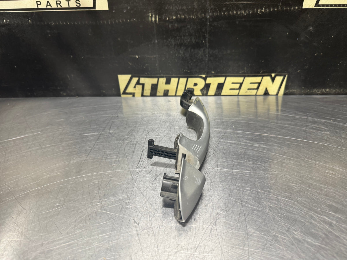 2015 FORD MUSTANG GT RH PASSENGER SIDE EXTERIOR DOOR HANDLE SILVER OEM #V19