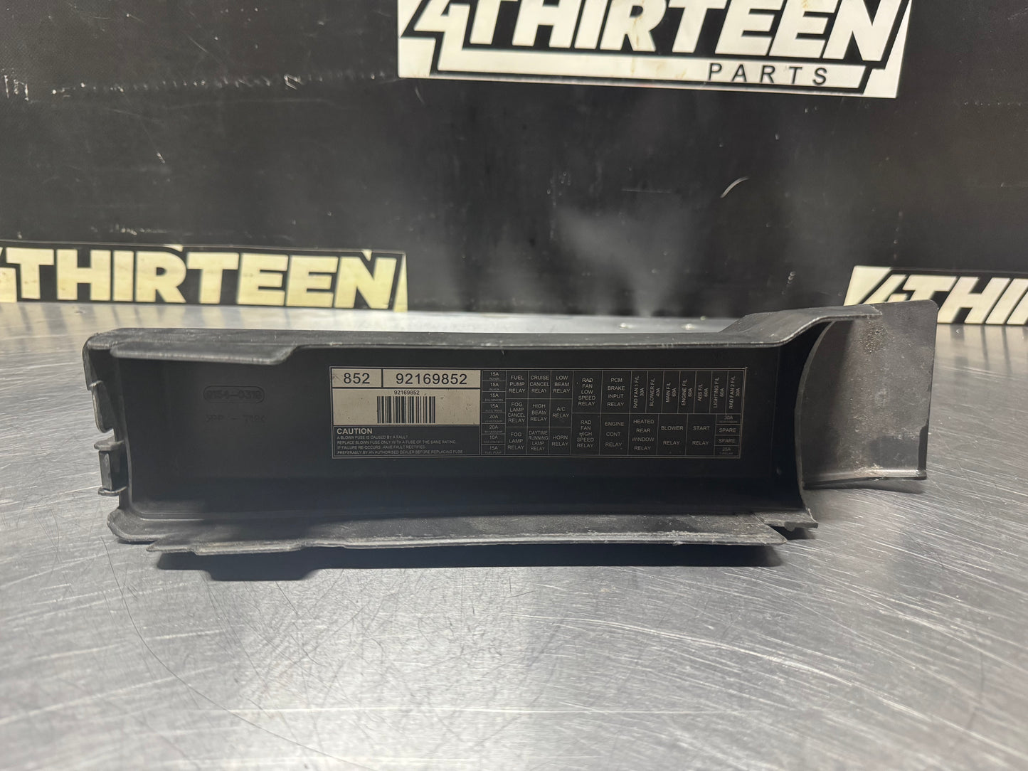 04-06 PONTIAC GTO UNDER HOOD FUSE BOX LID 92169852 OEM #N258