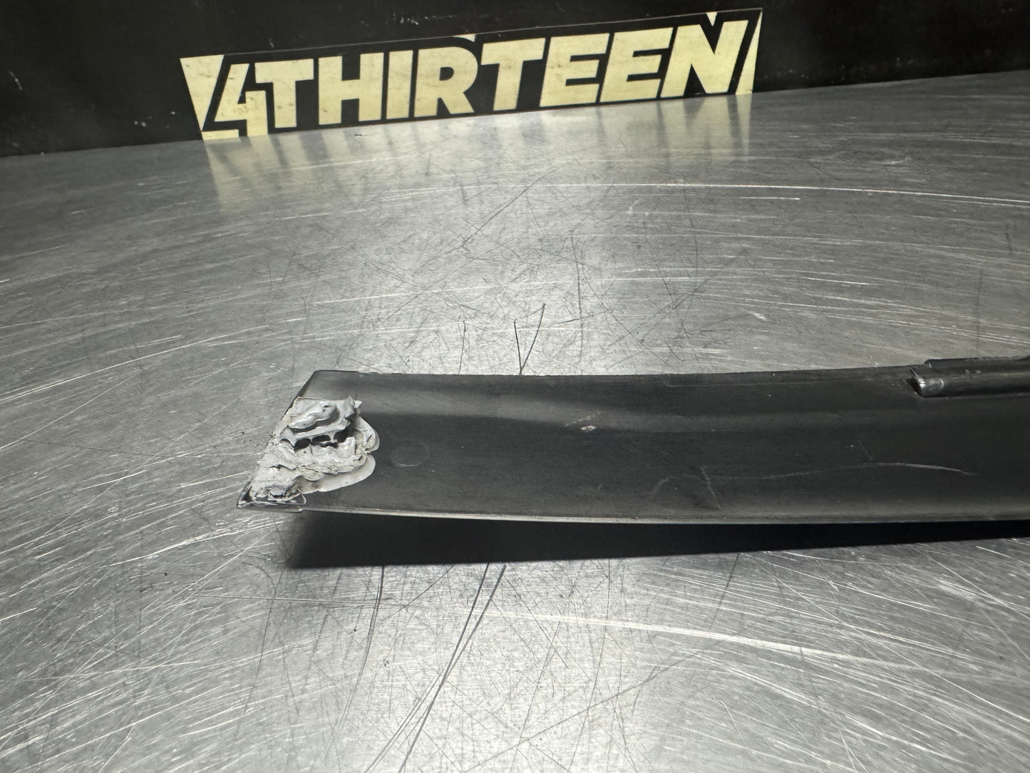 04-06 PONTIAC GTO EXTERIOR B PILLAR WINDOW TRIM LH SIDE 92093111 OEM #N311