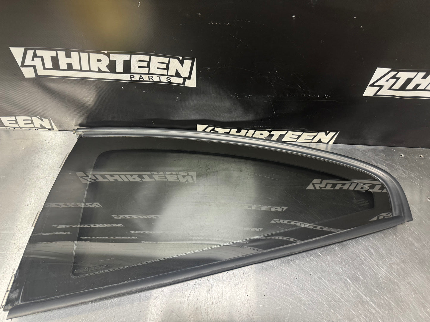 04-06 PONTIAC GTO REAR QUATER WINDOW DRIVER SIDE LH #L370