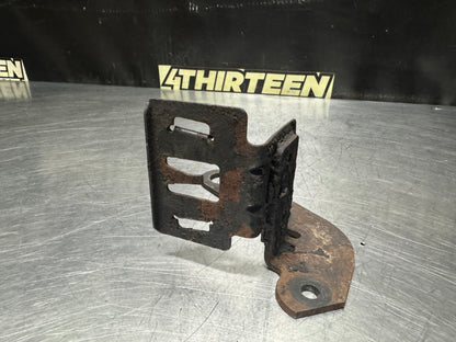 04-06 PONTIAC GTO POWER STEERING RESERVOIR BRACKET OEM #N486