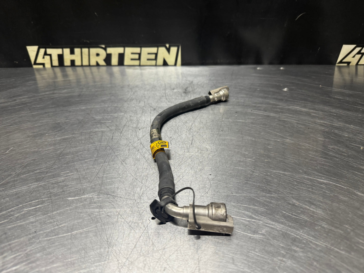 04 - 06 PONTIAC GTO FUEL RAIL INTAKE HOSE 92164421 OEM #N386