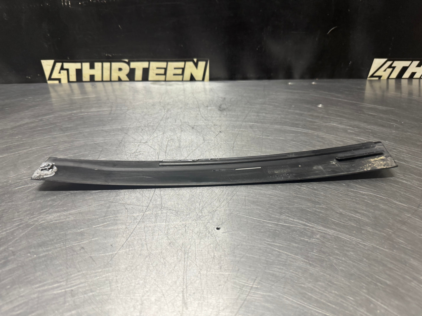 04-06 PONTIAC GTO EXTERIOR B PILLAR WINDOW TRIM LH SIDE 92093111 OEM #N311