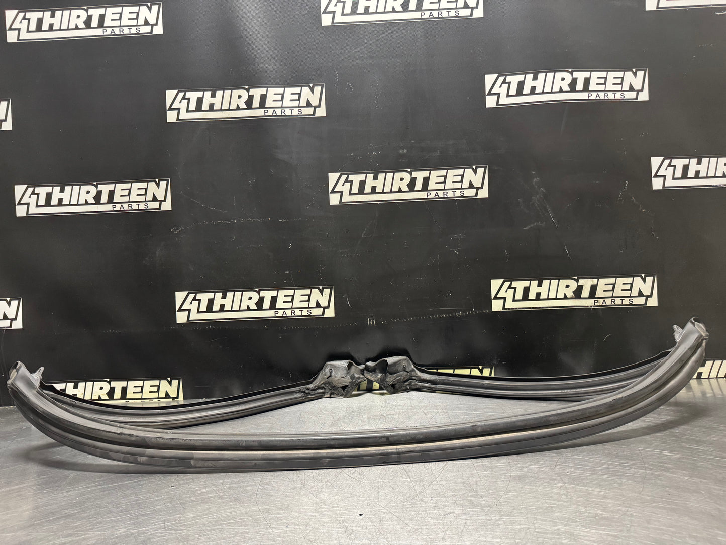 97-04 CORVETTE C5 FRONT WINDSHIELD SEAL / WEATHERSTRIPPING OEM #N541