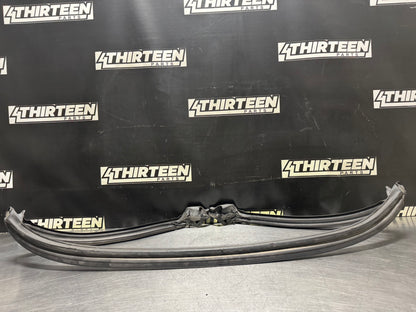 97-04 CORVETTE C5 FRONT WINDSHIELD SEAL / WEATHERSTRIPPING OEM #N541